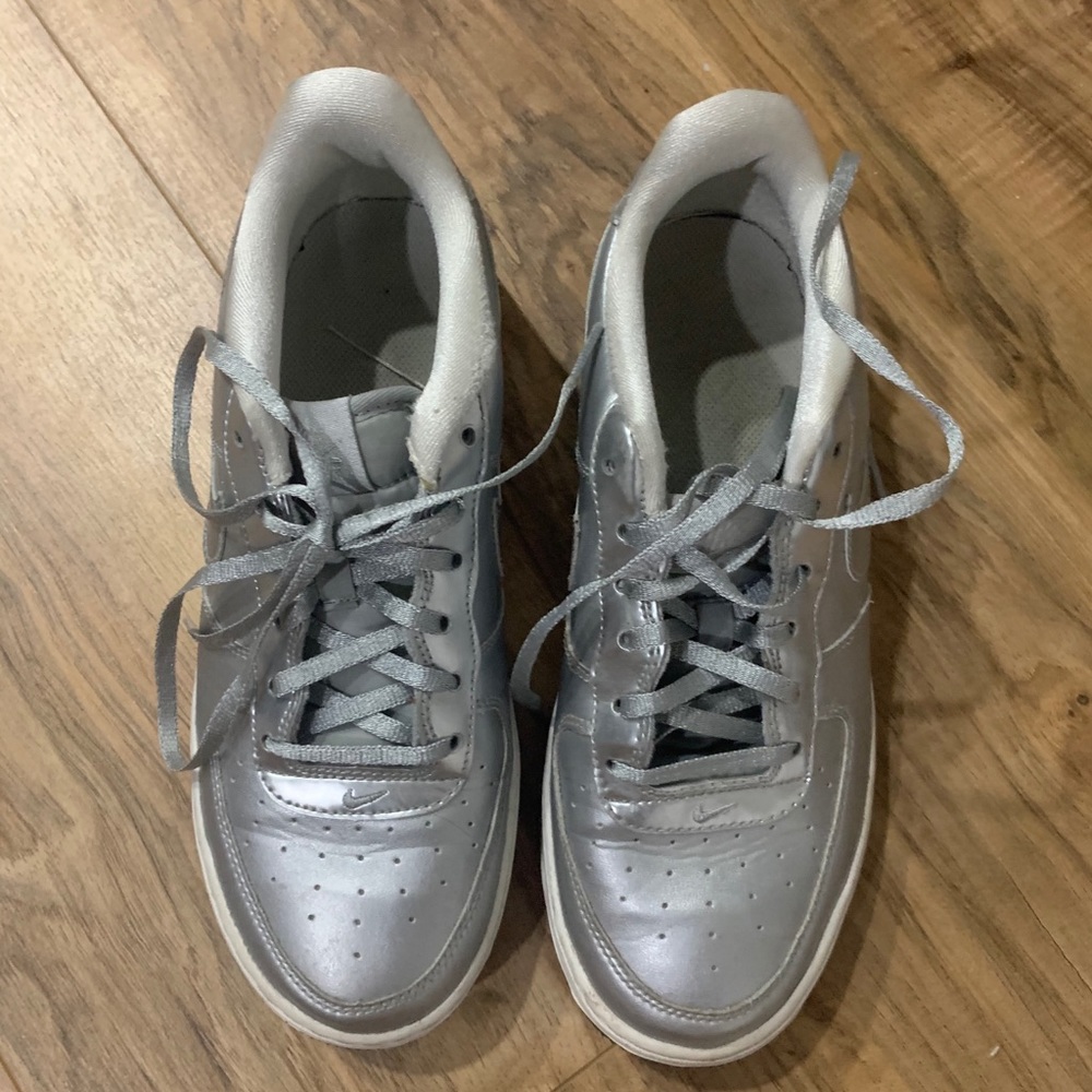 Nike silver sneakers